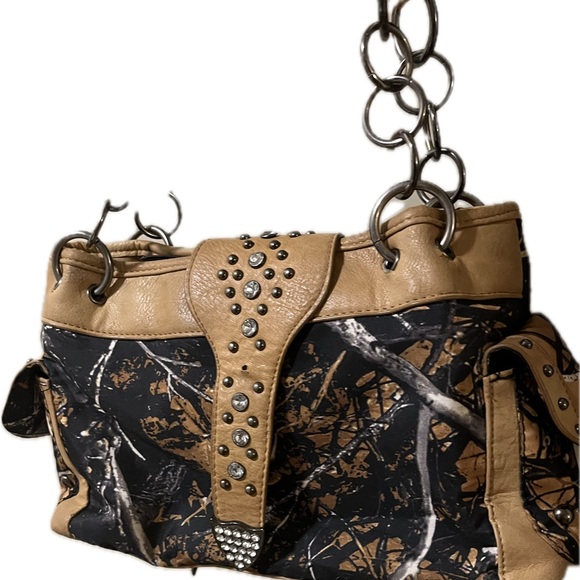 Monte Vista Camo Concealed Carry Purse - Picture 12 of 13